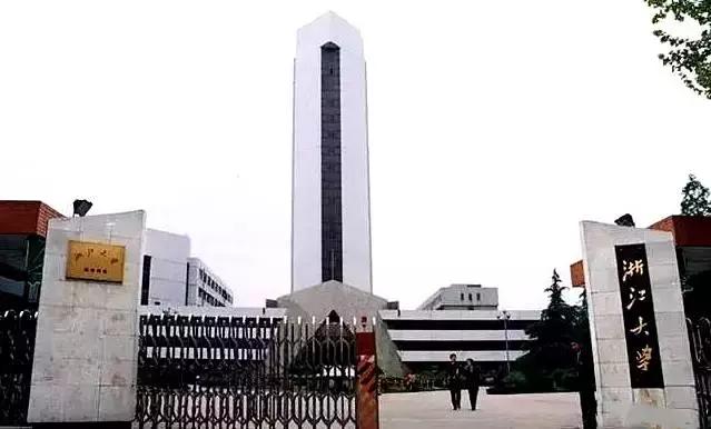 走过3570米，站在延安路尽头，闻到了这座城市繁华过尽的味道