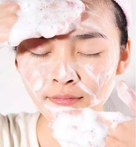 紧急解决多区域频繁爆痘 (反反复复爆痘怎么办)