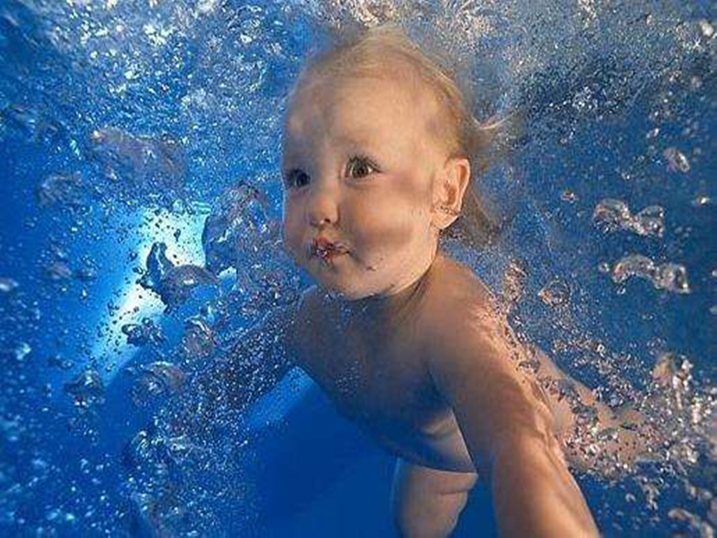 宝宝怕洗澡,一岁宝宝突然怕水怎么回事