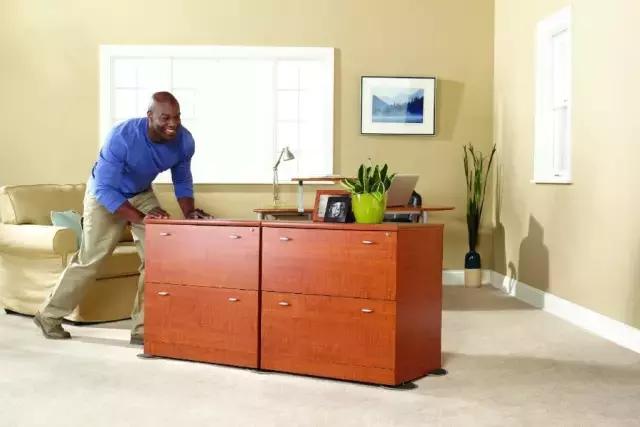 加拿大小费是给服务员的吗,加拿大小费可以用美元付吗