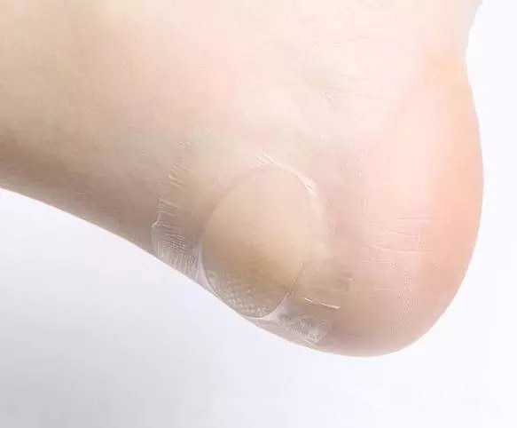 为什么我的脚穿高跟鞋后跟会掉,没有脚后跟穿高跟鞋老是掉