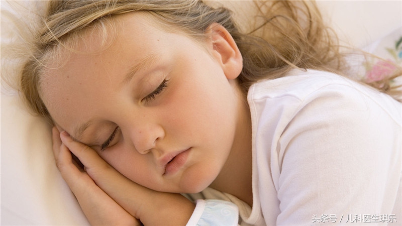 一只鼻子的鼻屎突然增多怎么回事,宝宝鼻屎多是什么原因引起的