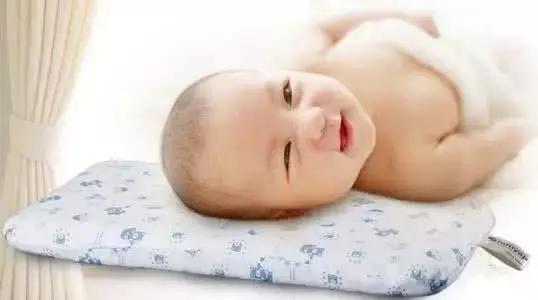 新生儿十种常见的生理现象,新生儿常见特殊生理态势有六种