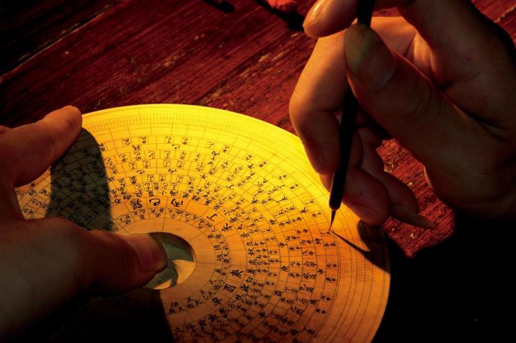 徽州罗盘世家：风水师的“*用御**”千年罗盘