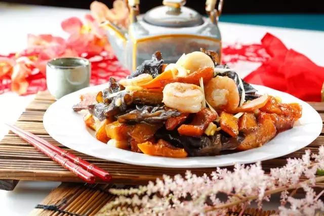 加拿大小费是给服务员的吗,加拿大小费可以用美元付吗