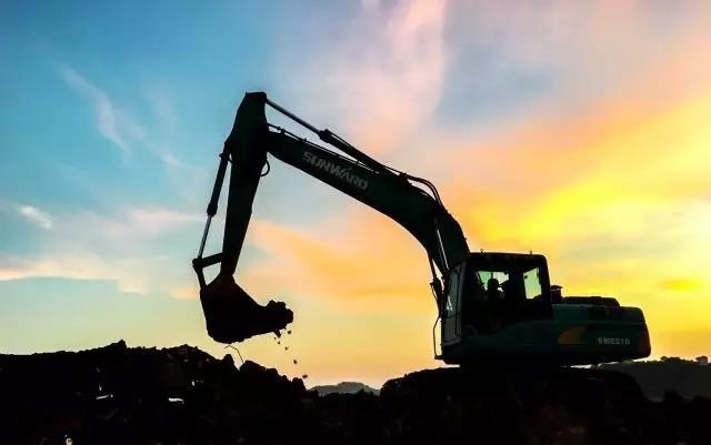 挖掘机行走压力一致却跑偏,威克诺森挖掘机行走跑偏