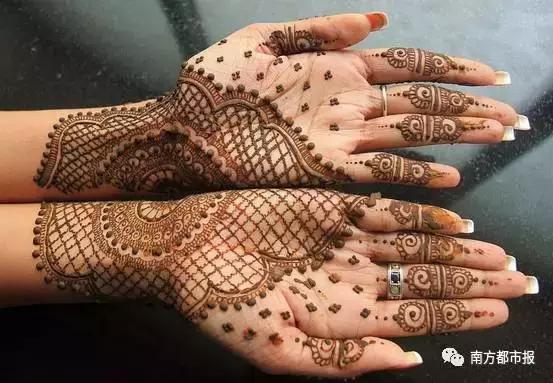 女子洗纹身后破溃化脓了,纹身烫伤起泡会留疤吗