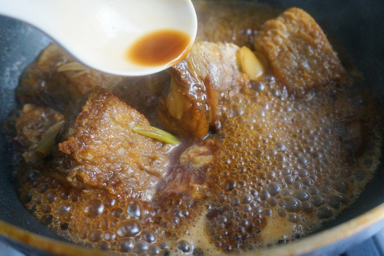 农村炖鱼的家常做法,炖鱼的正确方法和配料大全