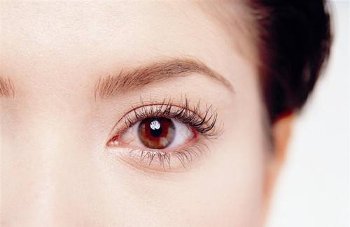 腋窝黑黑的什么征兆,腋窝下发黑的原因