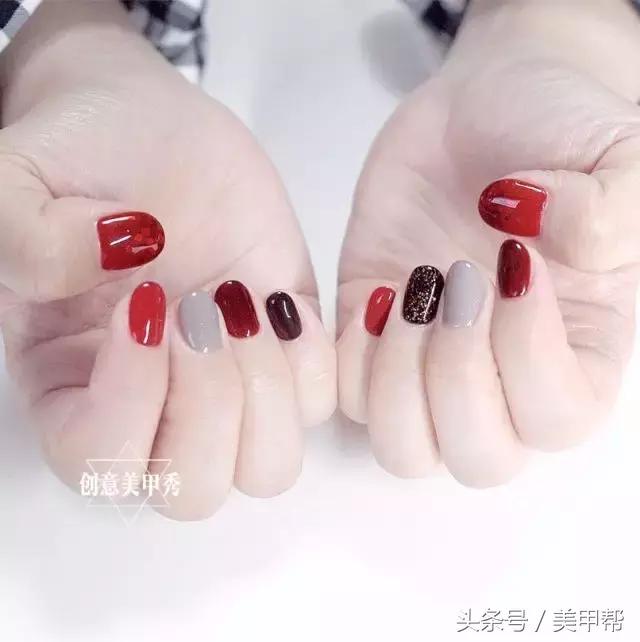 夏天的美甲款式短指甲显白,指甲又短又宽怎么美甲