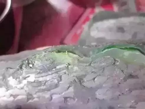 行话里说，“石头不骗人，都是人骗人？”翡翠行家都差点受骗了！