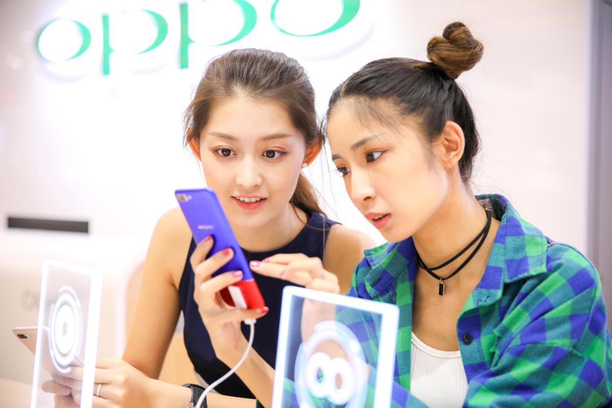 红蓝撞色打造最潮单品,红蓝撞色款