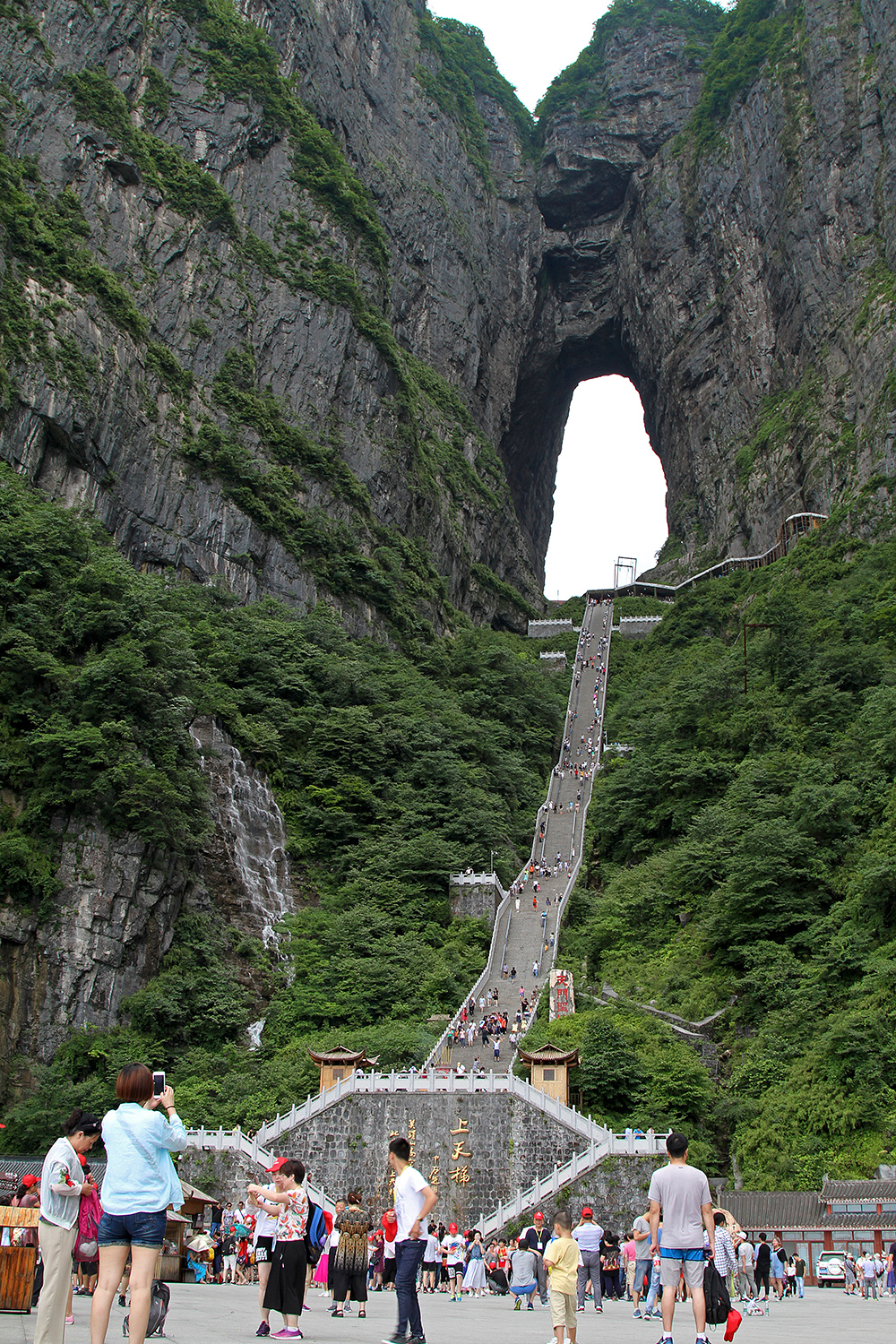 张家界天门山盘山公路,张家界天门山镇