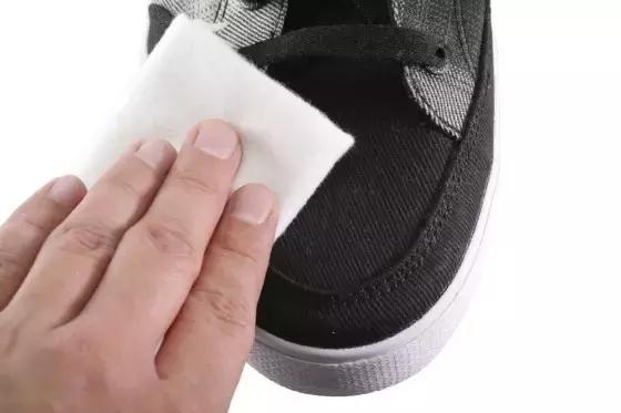 加拿大小费是给服务员的吗,加拿大小费可以用美元付吗