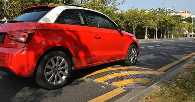 汽车过坑磕底盘怎么处理,小车底盘磕碰坏了要怎样才能知道