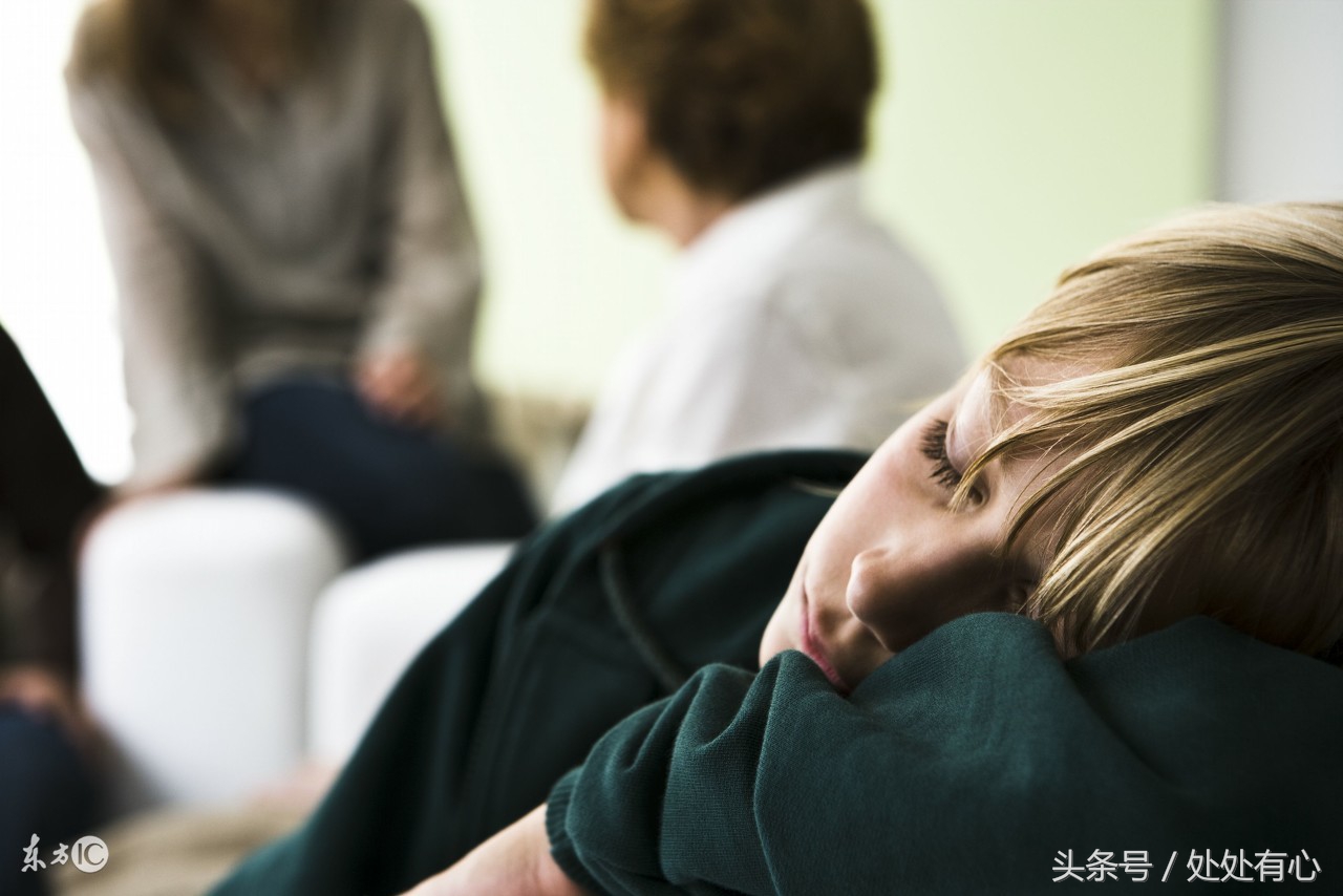 孩子每天晚上磨蹭到很晚才睡，聪明家长不动声色，用这些办法搞定