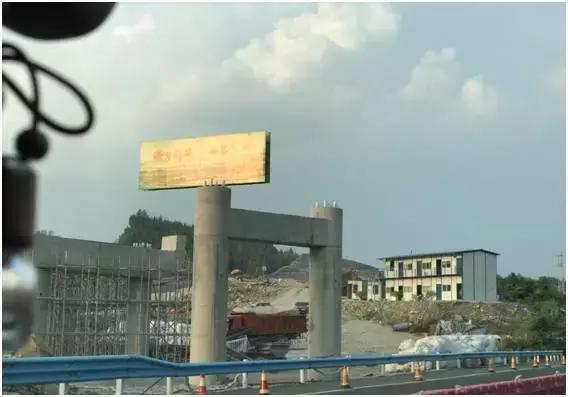 遵义机场高速茶广告，是捧腹大笑，还是该忧虑恐惧？