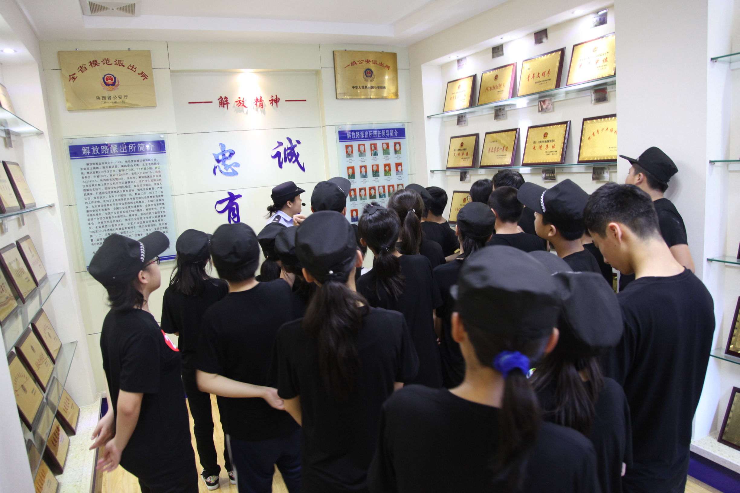 警察特训营挑战金盾,警察特训营警犬训练