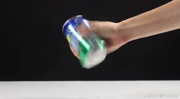 这样开雪碧，怎么动荡都不会喷！