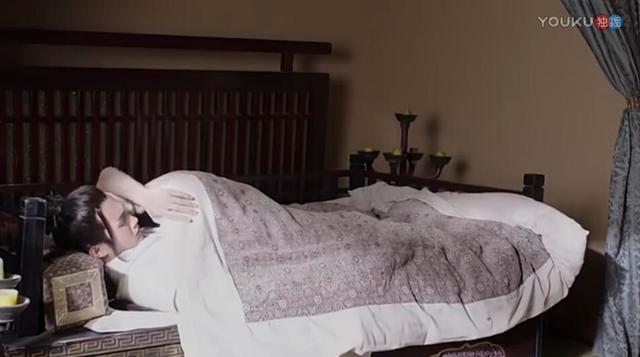 迪丽热巴第二集就被睡了，鹿晗怎么办，网友们坐不住了！