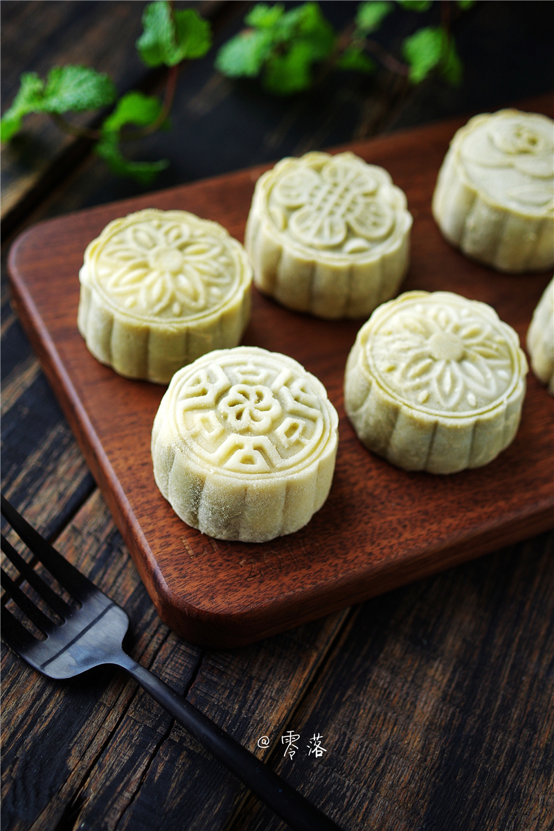 流心月饼的流心馅怎样冰冻才会硬,月饼怎么做简单又好吃又漂亮