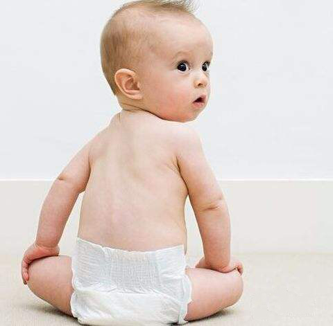 宝宝用尿不湿屁股有红疹子,尿不湿宝宝红屁股怎么办