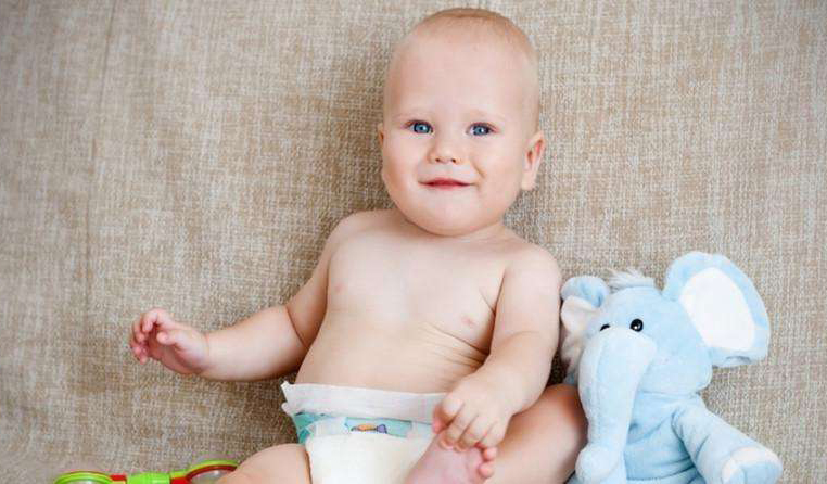 宝宝用尿不湿屁股有红疹子,尿不湿宝宝红屁股怎么办