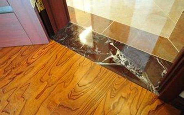 看邻居家在过门处加了一根条，完工后真把我气炸了！立马拆了重装