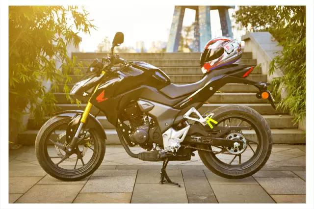 新大洲本田cbf190r骑行教程,新大洲本田cbf190r骑行姿势如何