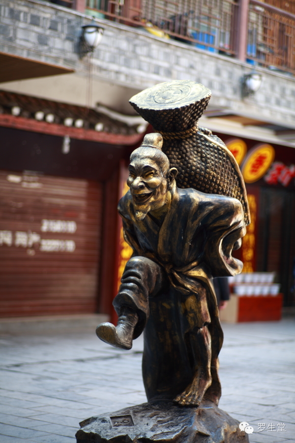 云南旅游攻略必去吃的美食有哪些,云南吃些什么特色美食