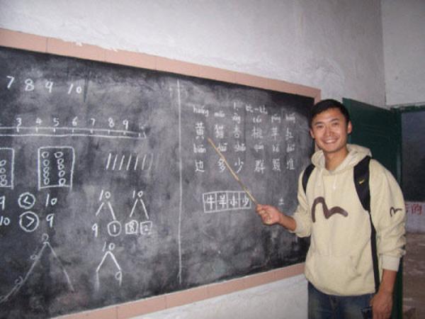 他曾一脚踢飞辽小虎，痛斥足协以不进国足为荣，36复出钱归慈善