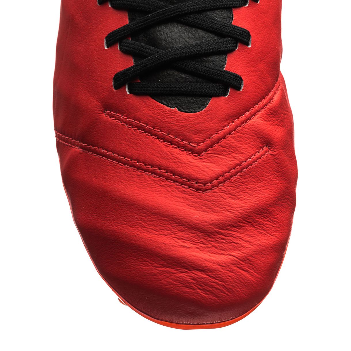 踢球必看小技巧,足球初学者选用哪种足球鞋较好