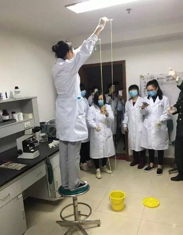 男子身体养虫,河南男子体内长虫