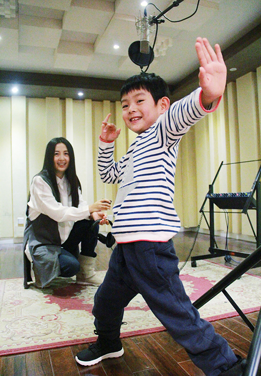 女星惊心动魄的分娩经历诺一出生时曾窒息