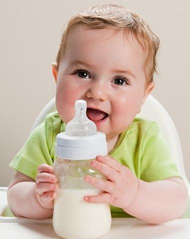 未满月的婴儿呛奶窒息,未满月的宝宝喝完奶就吐怎么回事