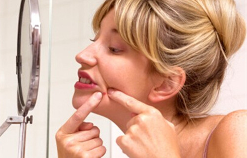 如何挤痘痘才是正确的方法,手把手教你挤痘痘