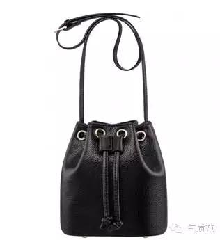 掐指一算，范姐猜你今天出门缺个包？