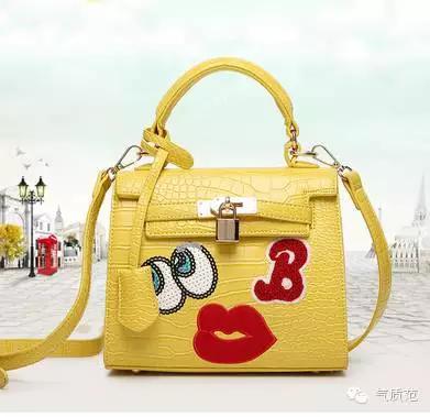 掐指一算，范姐猜你今天出门缺个包？