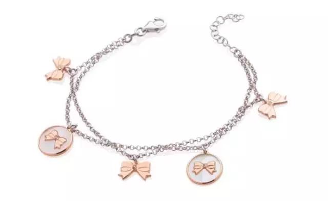 韩剧同款首饰,宋仲基片场被拍与宋慧乔同款卫衣