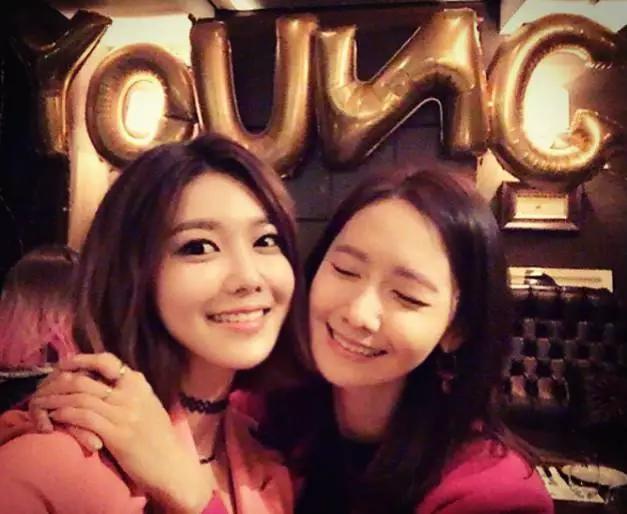 韩剧同款首饰,宋仲基片场被拍与宋慧乔同款卫衣