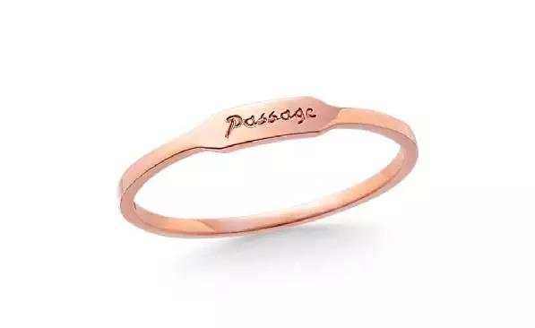 韩剧同款首饰,宋仲基片场被拍与宋慧乔同款卫衣