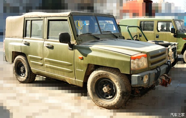 北汽军用勇士视频,国产伞兵突击车越野视频