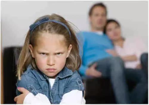 孩子还手打妈妈怎么办,孩子喜欢动手打人怎么办