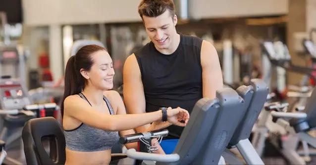 和国外跑友的装备比起来，我们简直在“裸跑”