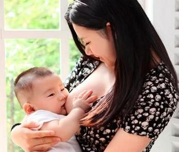 未满月的婴儿呛奶窒息,未满月的宝宝喝完奶就吐怎么回事