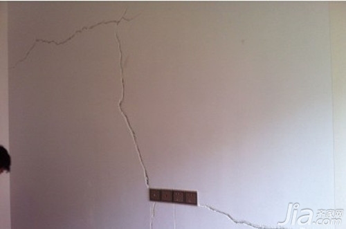 墙面裂纹最好的修补方法,墙面出现裂纹彻底解决方法