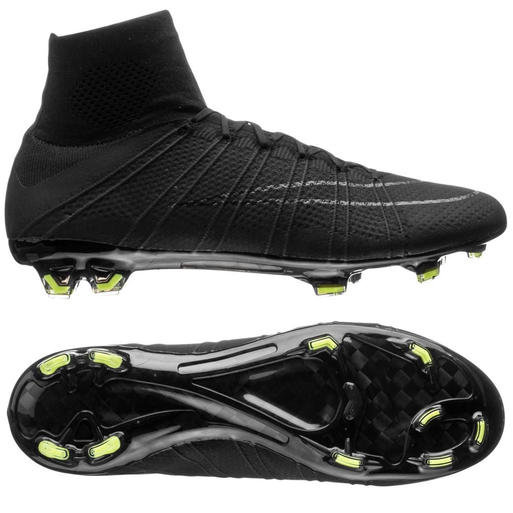 踢球必看小技巧,足球初学者选用哪种足球鞋较好