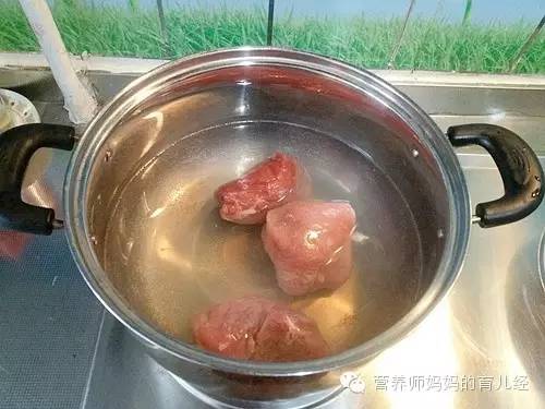 宝宝不爱吃饭辅食花样,宝宝馋了肉松辅食