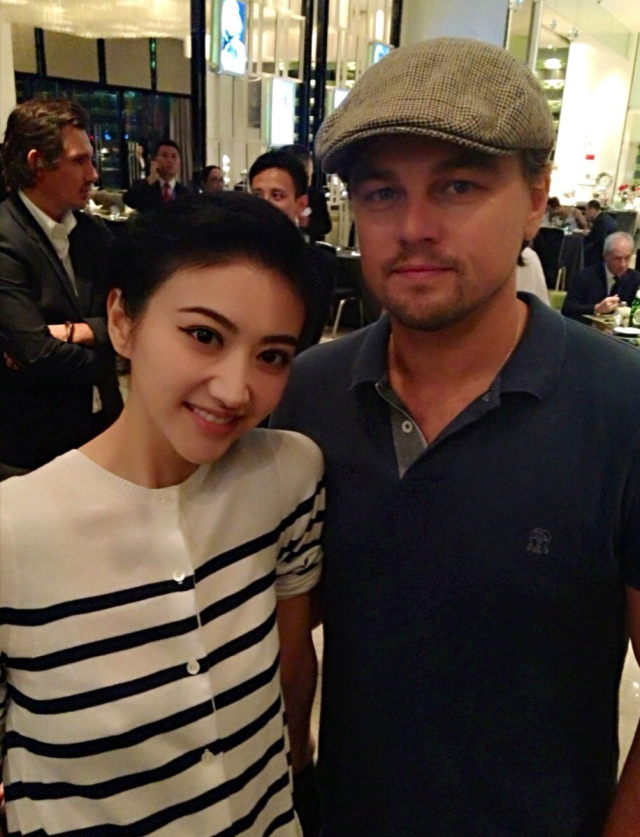 竟然是她？！亲昵合影新科奥斯卡影帝影后的这位中国女星已经在国际化的道路上把冰冰和baby们甩了好远好远