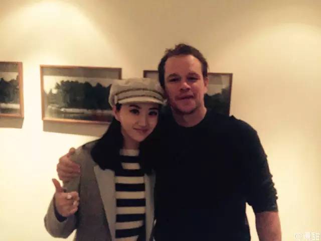 竟然是她？！亲昵合影新科奥斯卡影帝影后的这位中国女星已经在国际化的道路上把冰冰和baby们甩了好远好远